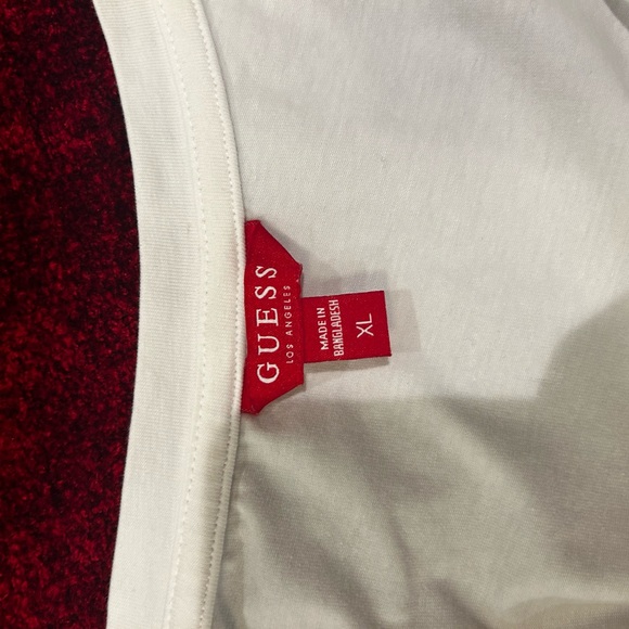 GUESS Cerise Tee T-Shirt 1/3 V Neck with Golden Snaps Size XL but fits small - Picture 2 of 5